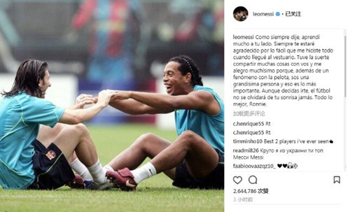 Messi laskavý pozdrav Ronaldinho